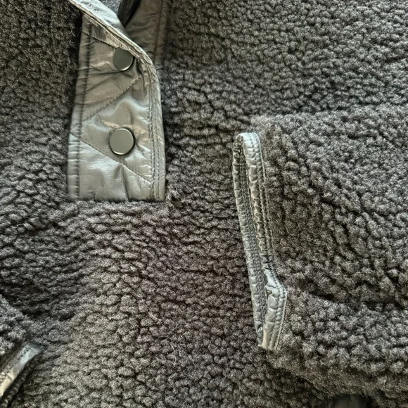 NWOT Athleta Warm Cozy Sherpa Quarter Snap Sweatshirt Pullover Black with Quilt - Picture 6 of 16